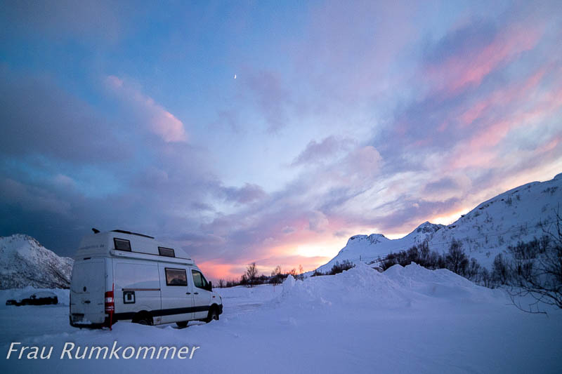 Norwegen Norway Winter Herumkommer Und Frau Rumkommer